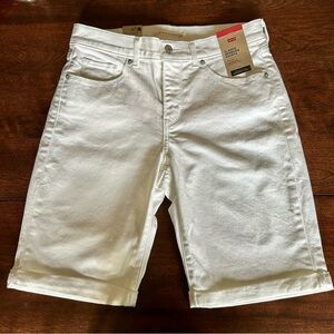 NWT Levi's Women’s White Bermuda Shorts Size 28